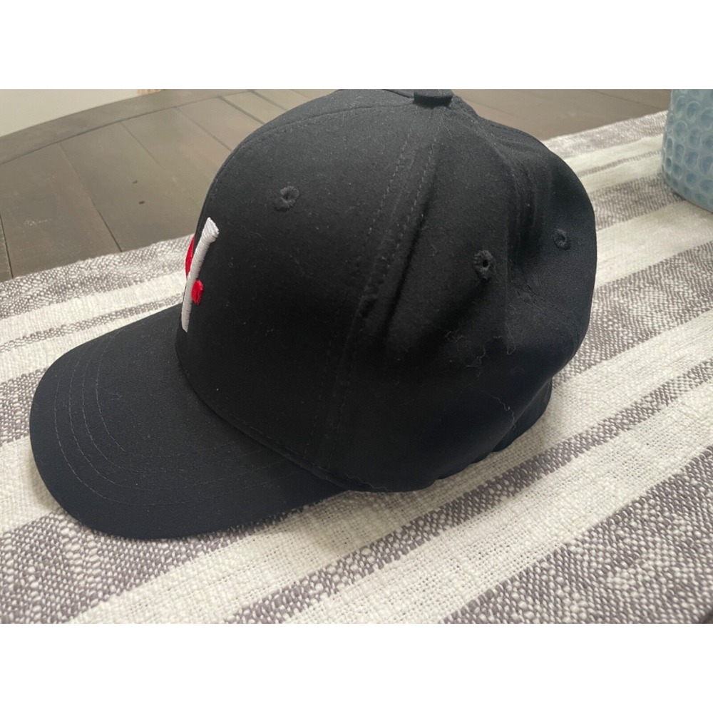 Short Par 4 Golf Hat OSFM Black Embroidered Stretch Fit Baseball Cap - Picture 2 of 6